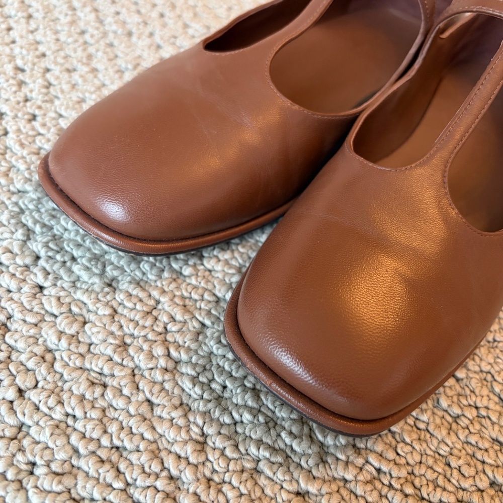 Everlane The Leather T-Strap Flat Rum Brown Leather 8 - Picture 11 of 11